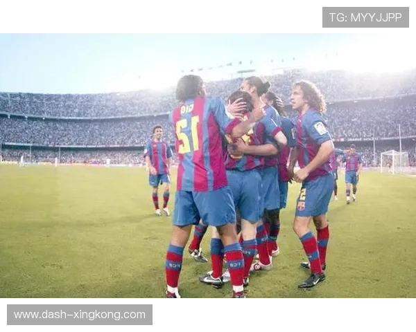 世界杯中那些在球场上避开足球框的传奇球星与精彩瞬间回顾