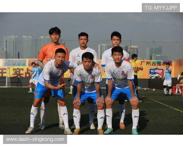 足球球星签名照珍藏版展示热爱与荣耀的完美结合